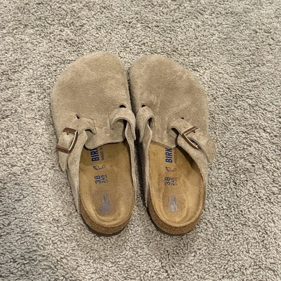 EUC Birkenstock Boston Clogs
SOLD - Picture 2 of 5